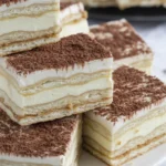 Ciasto 3 Bit bez pieczenia z herbatnikami, kajmakiem i budyniem