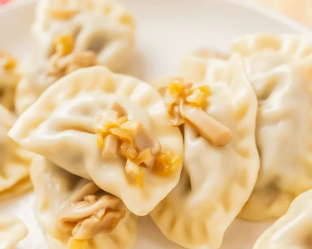Pierogi z kapustą i grzybami - tradycyjne danie polskie na święta.
