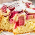 Szybkie ciasto kruche z rabarbarem, idealne na deser w 15 minut.